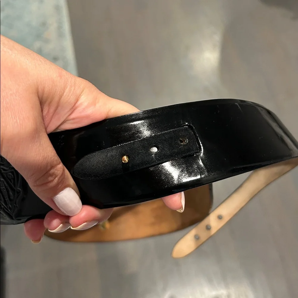 Gucci two-leather belt ya